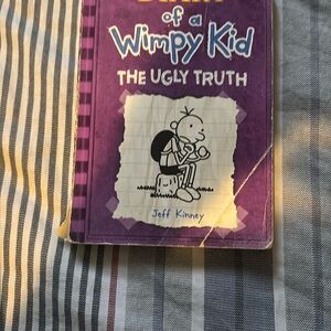 Diary of a Wimpy Kid: The Ugly Truth - Purple Cover (3books )